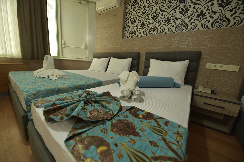 THE LUXX BOUTIQUE HOTEL 40/53