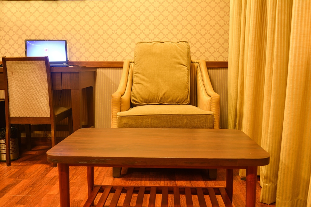 Serene Boutique Hotel 48/53