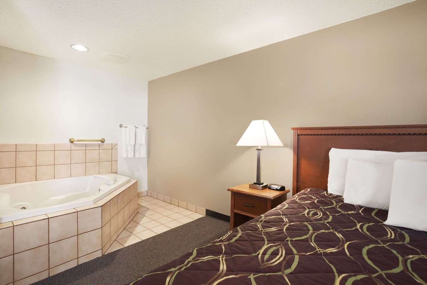 Super 8 by Wyndham Williston ND 30/30