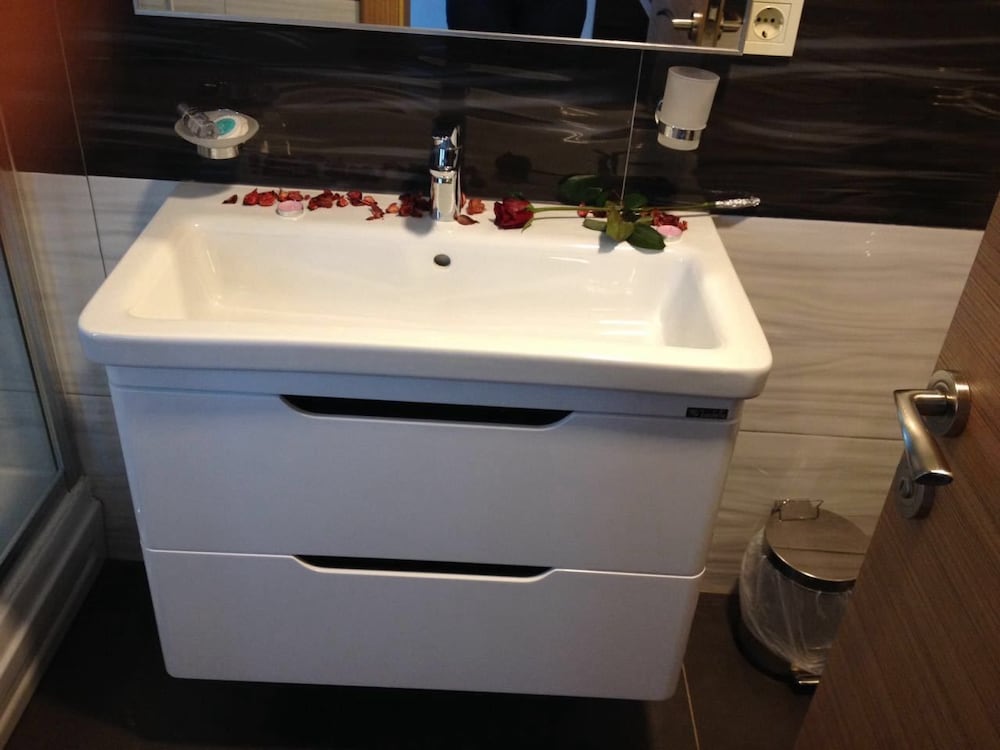 Bayraktar Otel 21/22