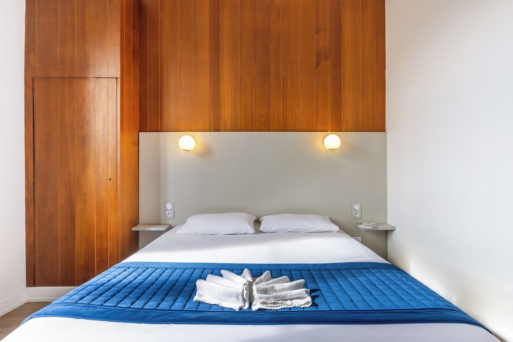 ROOM, SINGLE
