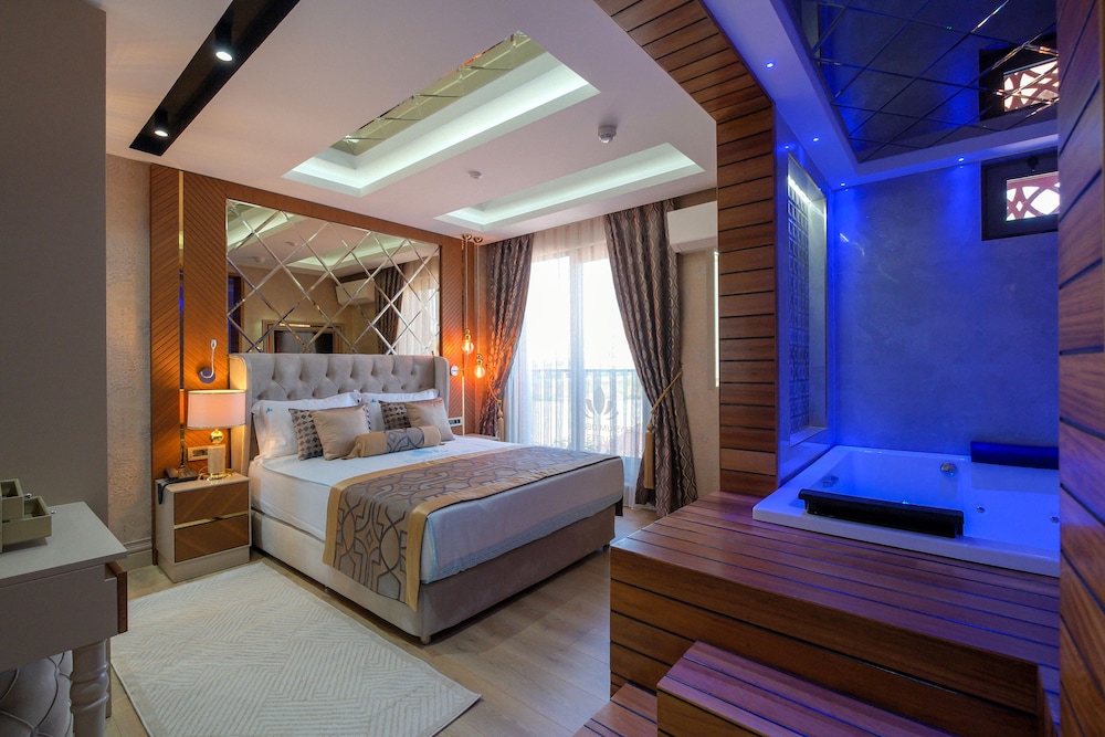 Elysium Deluxe Suites 12/50