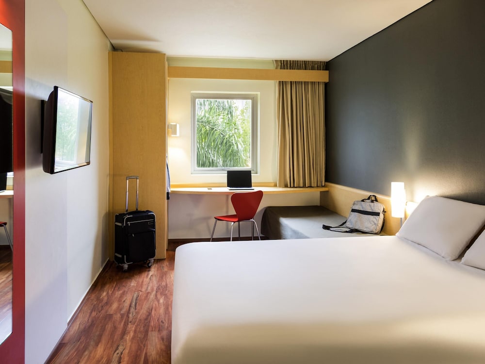 Ibis Monterrey Valle 11/50