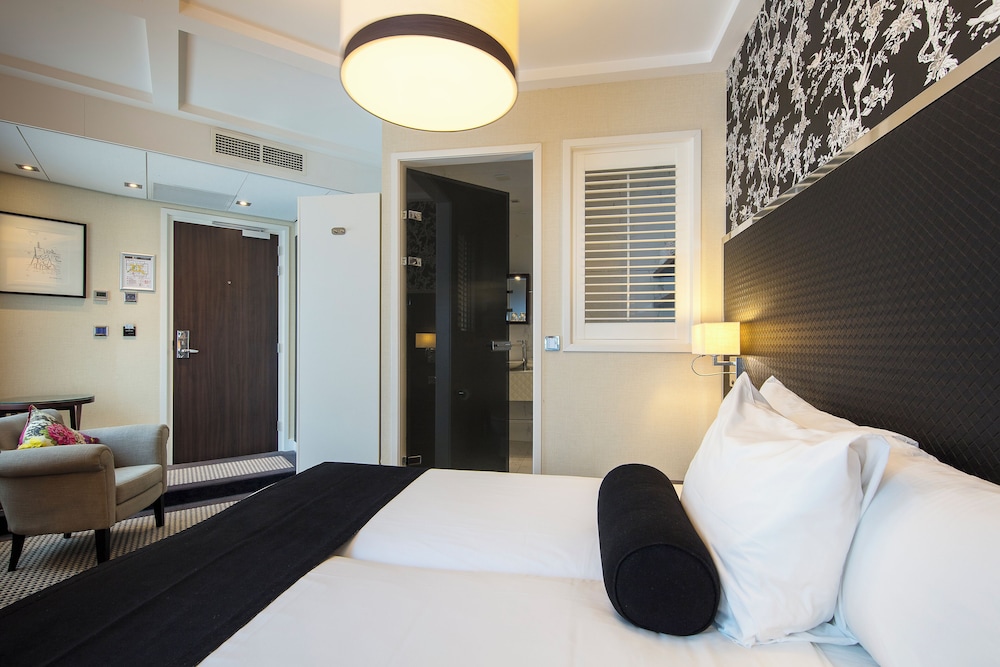 ROOM, TWIN BEDS, PARTIAL VIEW