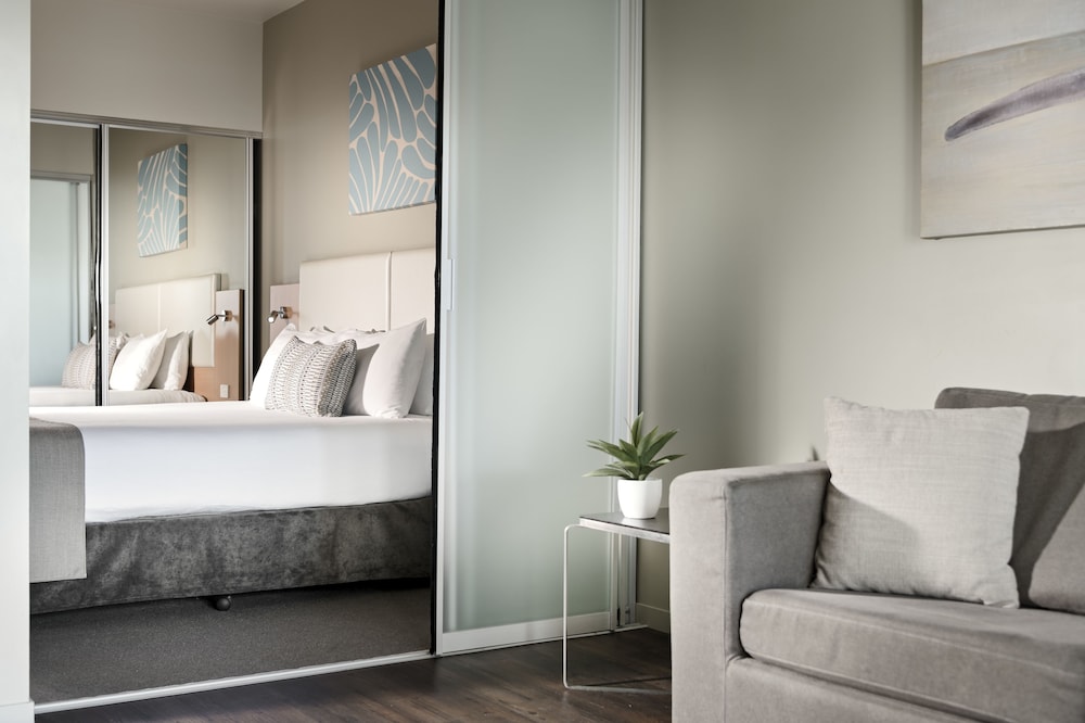 Grand Hotel And Apartments Townsville 8/20