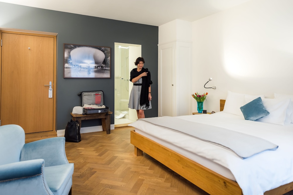 Hotel Ni-Mo 9/40