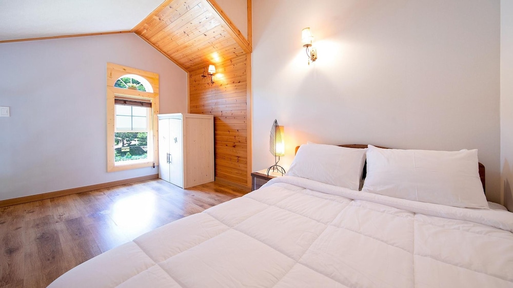 Hongcheon Lime Orange Pension 13/49