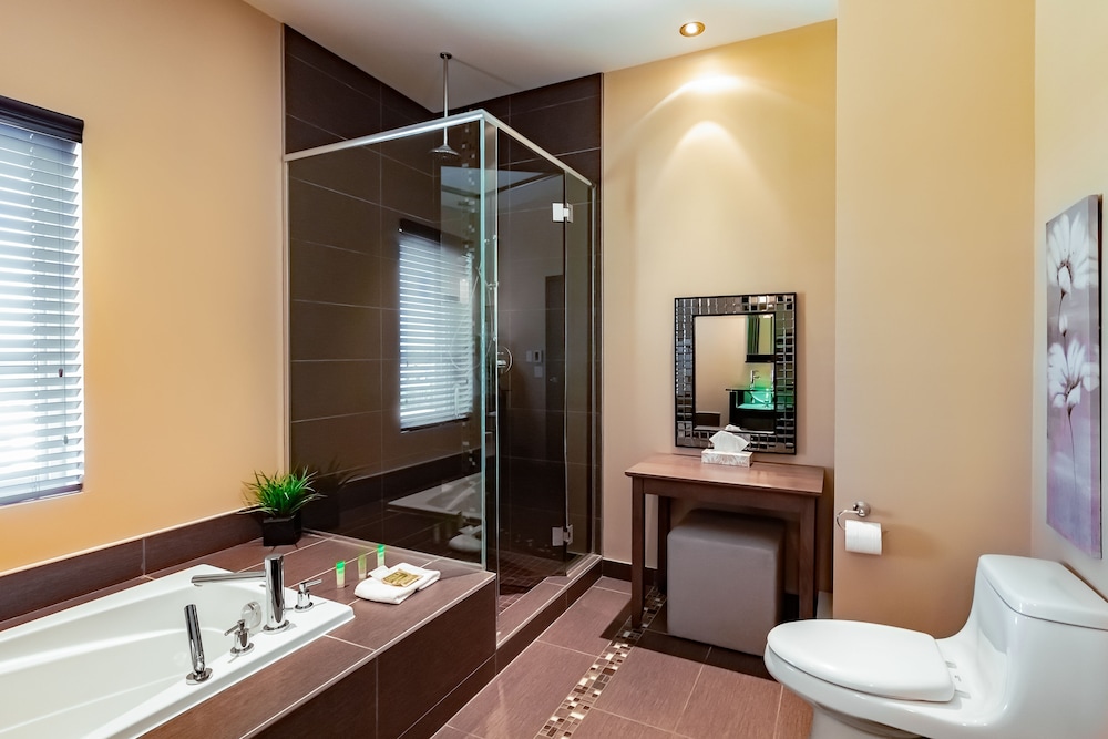 IMPERIA HOTEL & SUITES TERREBONNE 36/60