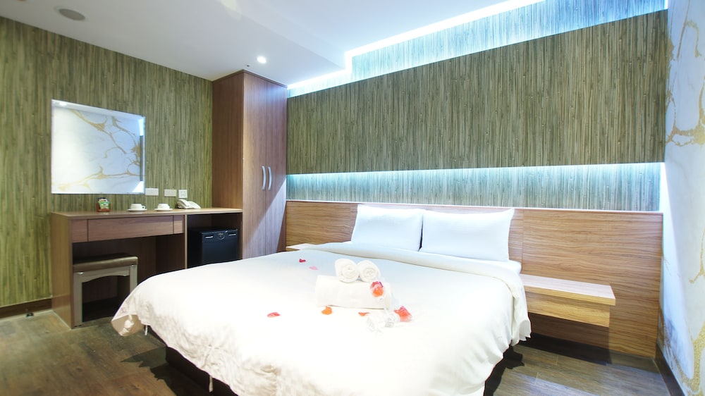 Colors Infinity Inn 26/70