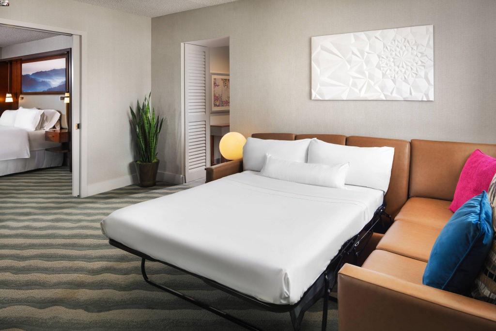 1 Bedroom, Rose, Suite, King Bed, Sofa