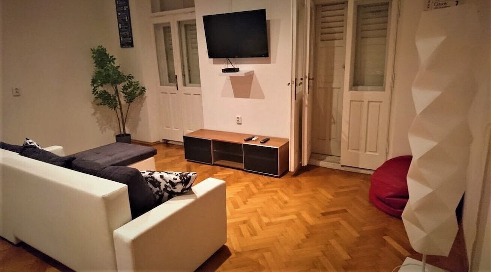 APARTMENTS IVO 18/43