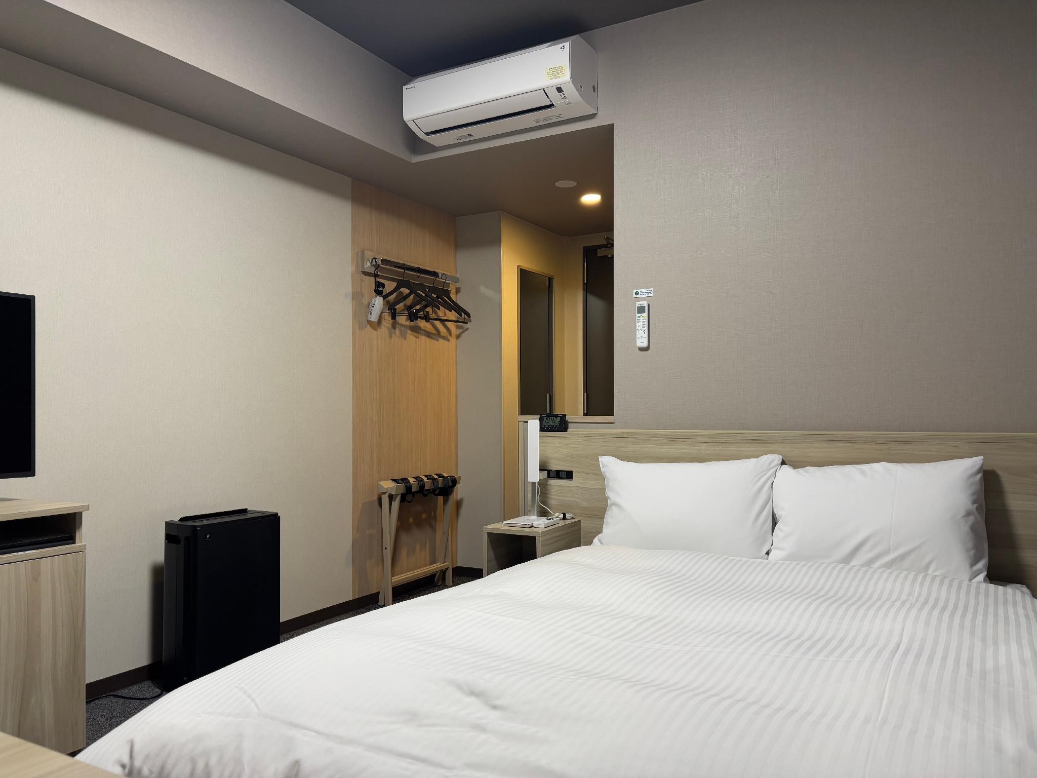 Semi Room, Semi Double Bed, Electronic Cigarette Only