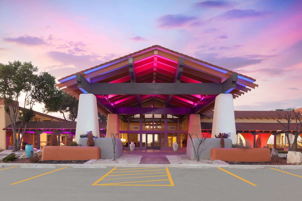 Days Inn By Wyndham Uvalde 1/16