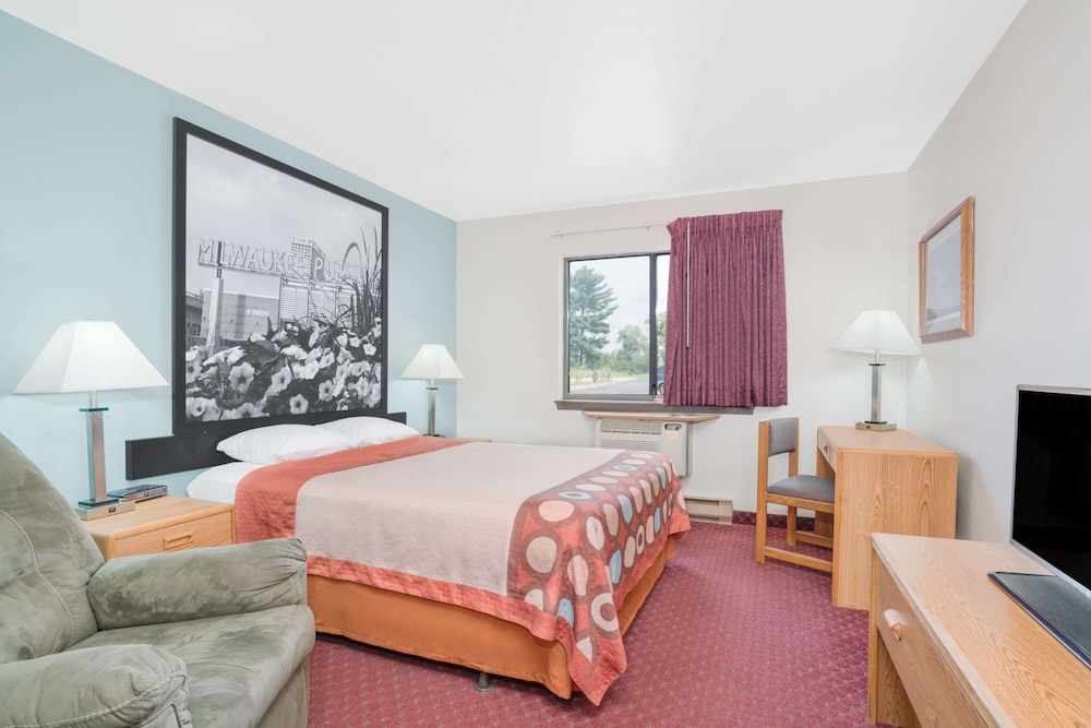 Super 8 By Wyndham Tomah Wisconsin 9/20