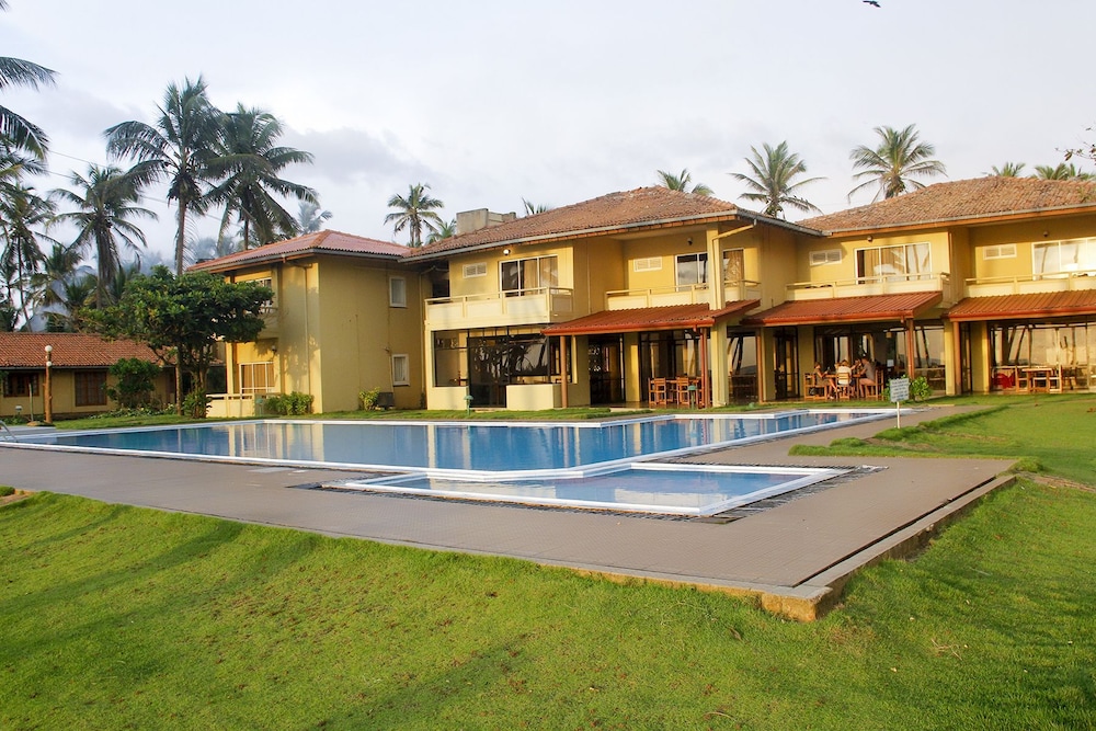 Sanmali Beach 16/41