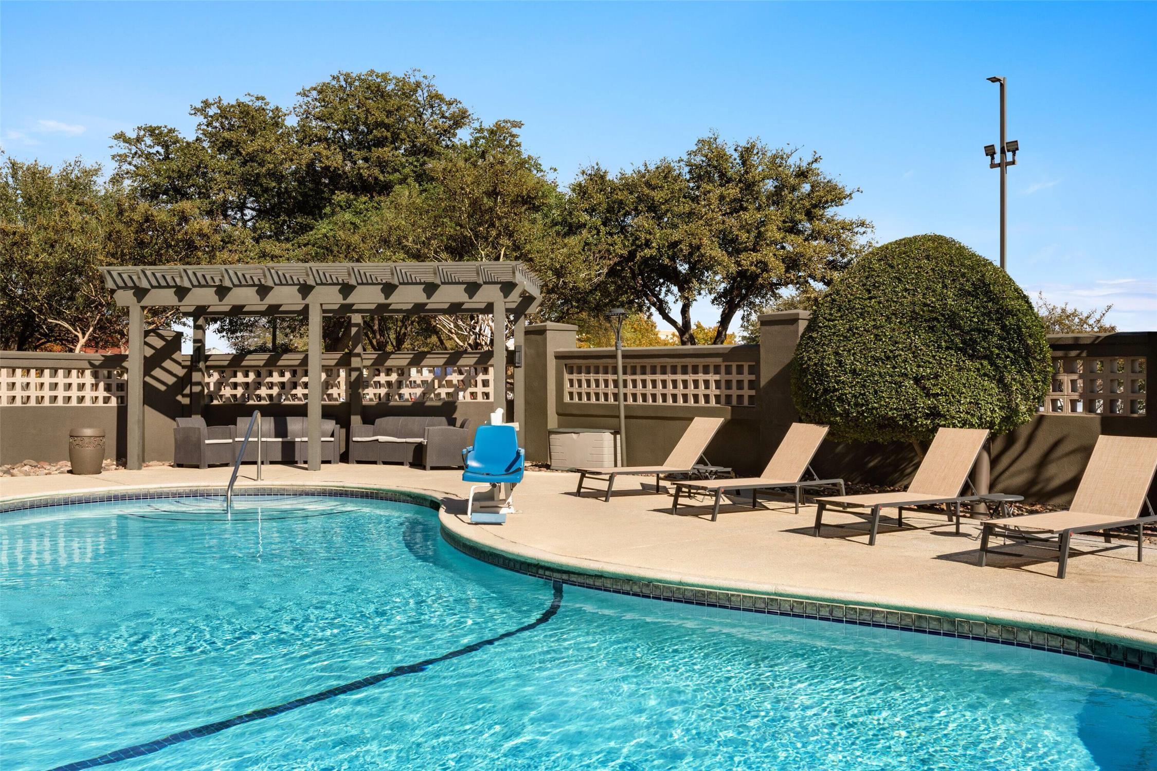 La Quinta Inn & Suites by Wyndham Dallas Arlington South 59/66