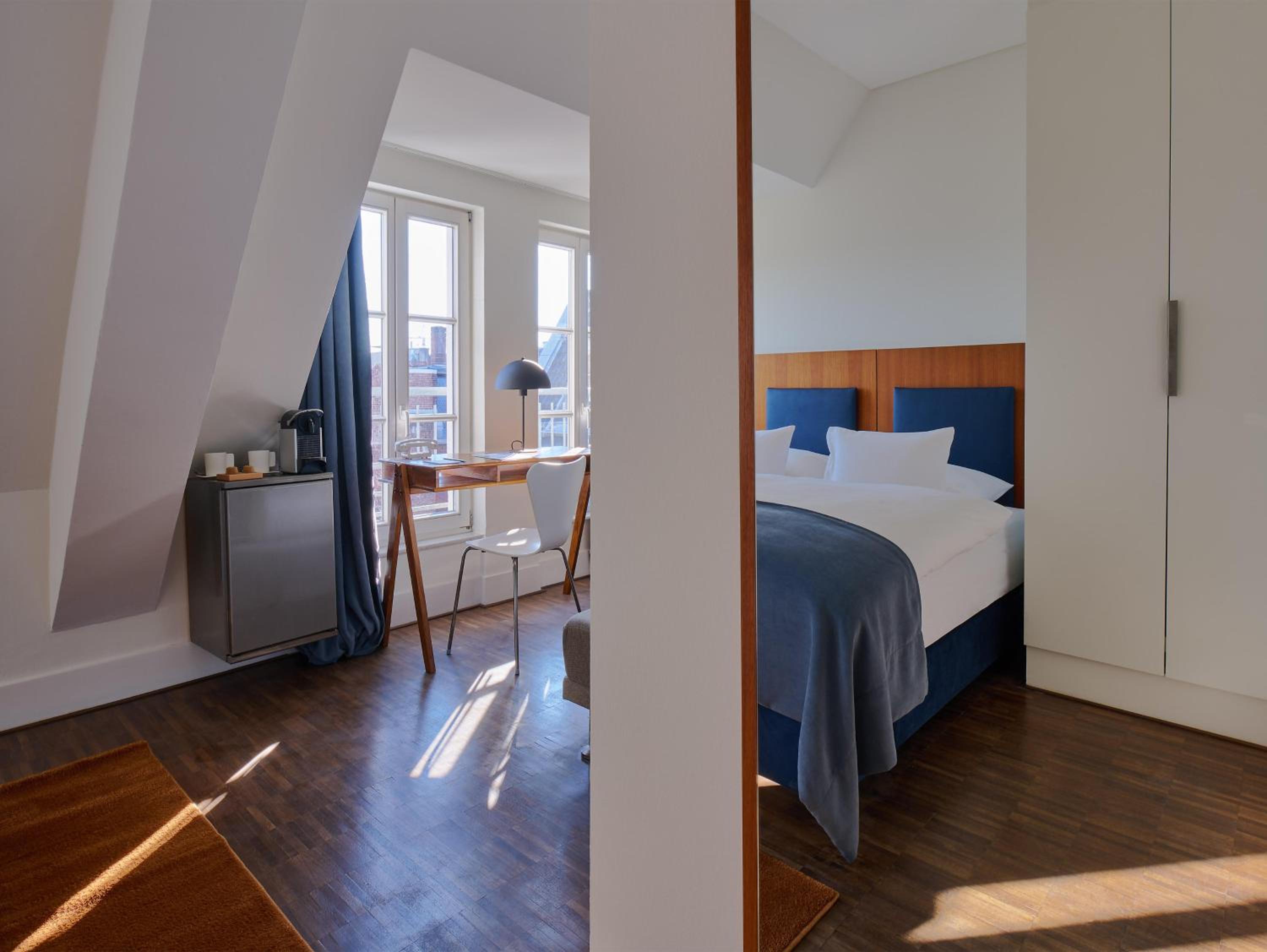 Deluxe, King Bed