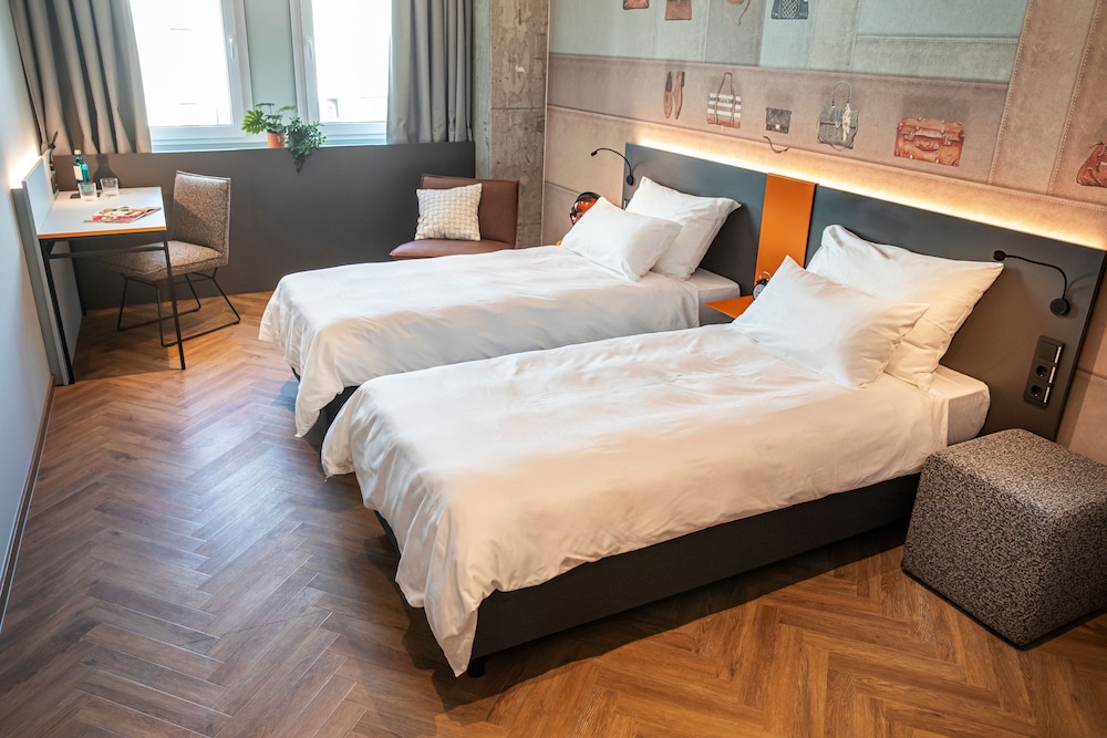 SUPERIOR, TWIN BEDS