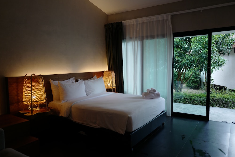 ROOM, QUADRUPLE