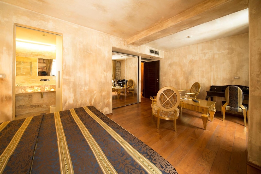 Boutique Hotel Astoria 33/66