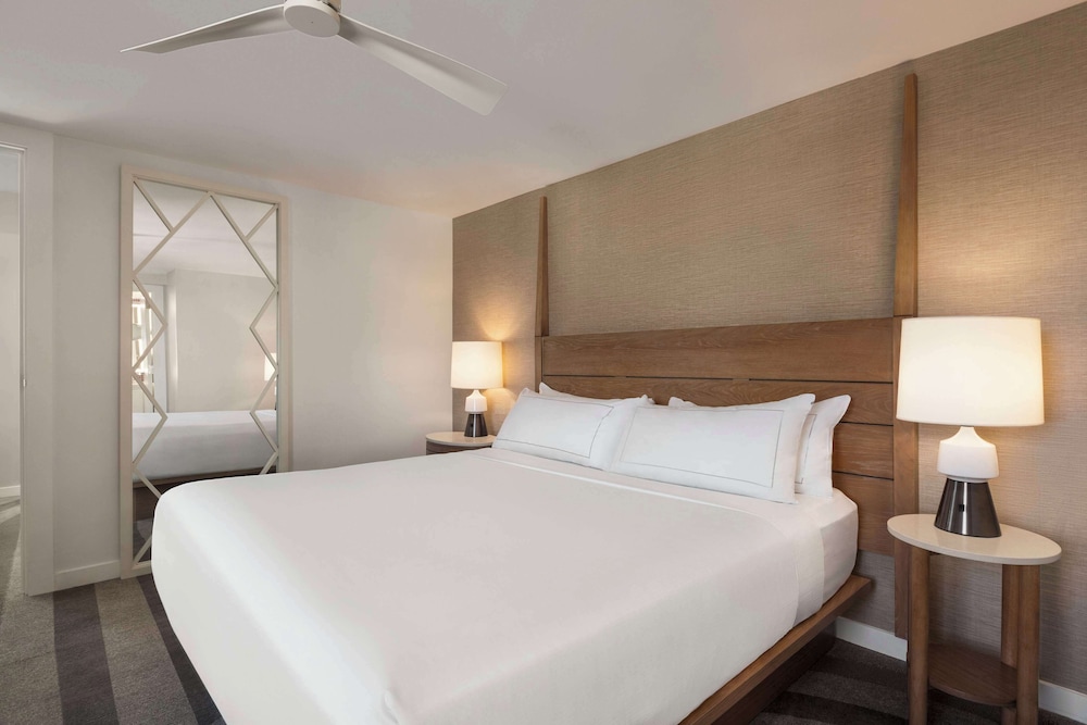 1 BEDROOM, SUITE, KING BED