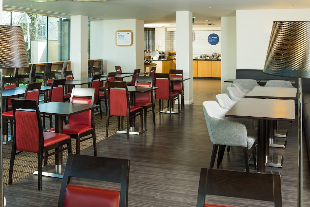 Holiday Inn Express Bath an IHG Hotel 33/43