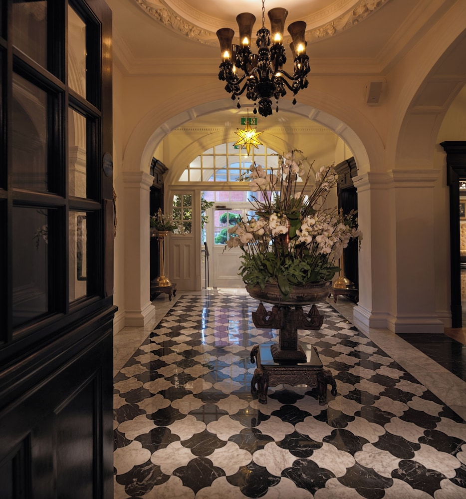 THE LALIT LONDON 15/72