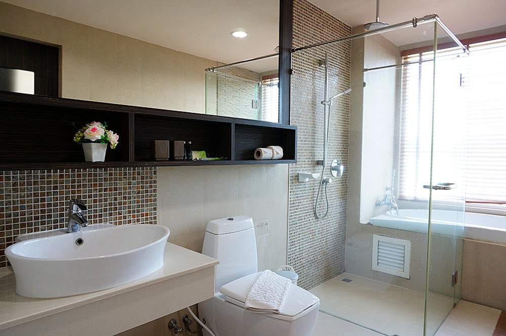 THE BAYCLIFF RESIDENCES 38/50