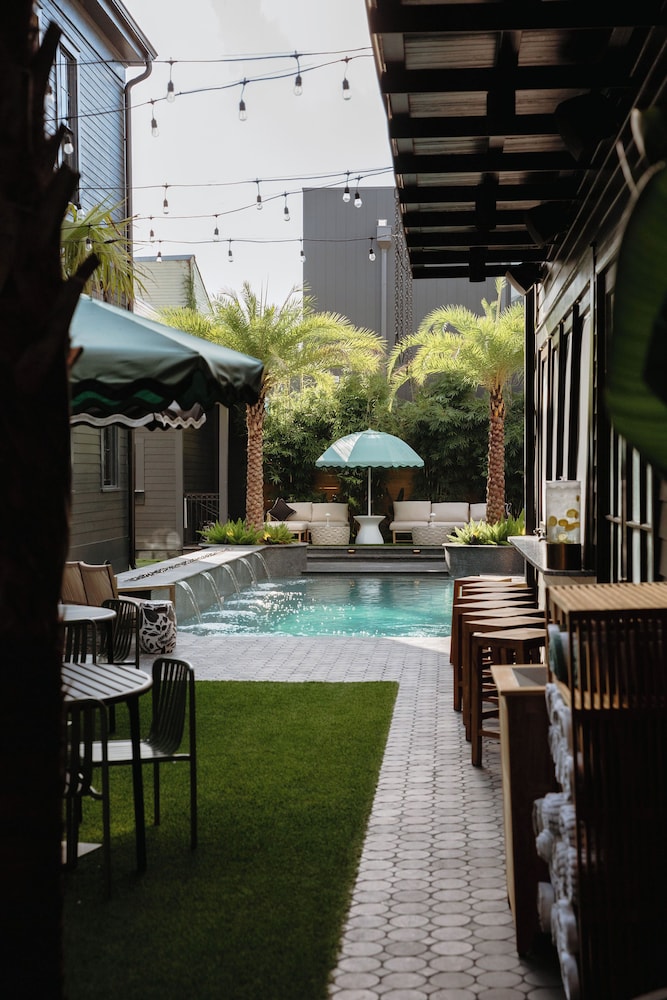 The Blackbird Hotel 40/47