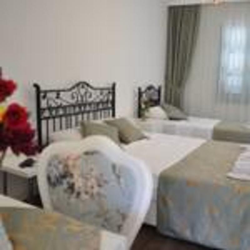 2 Bedrooms, Triple
