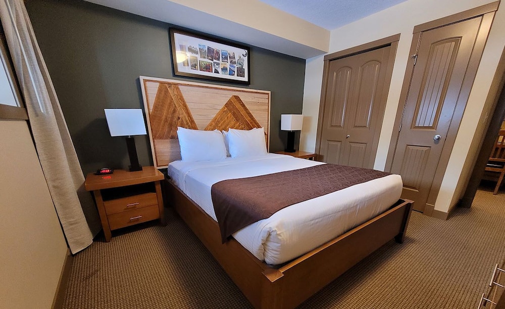 1 BEDROOM, DEN