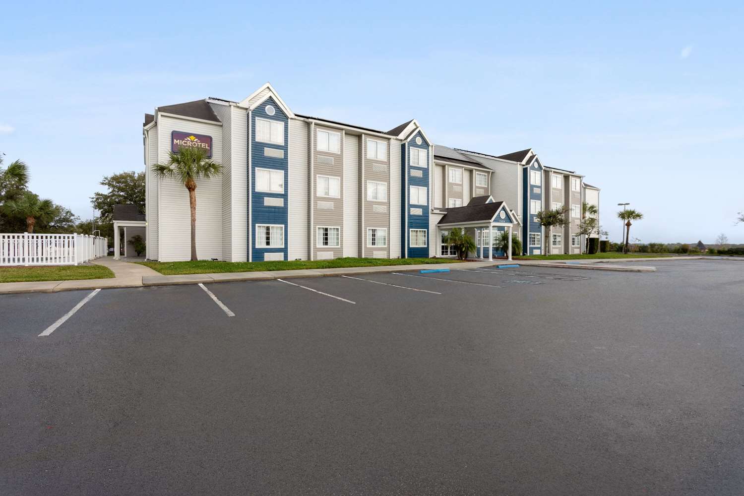 Microtel Inn Suites By Wyndham Zephyrhills 42/48