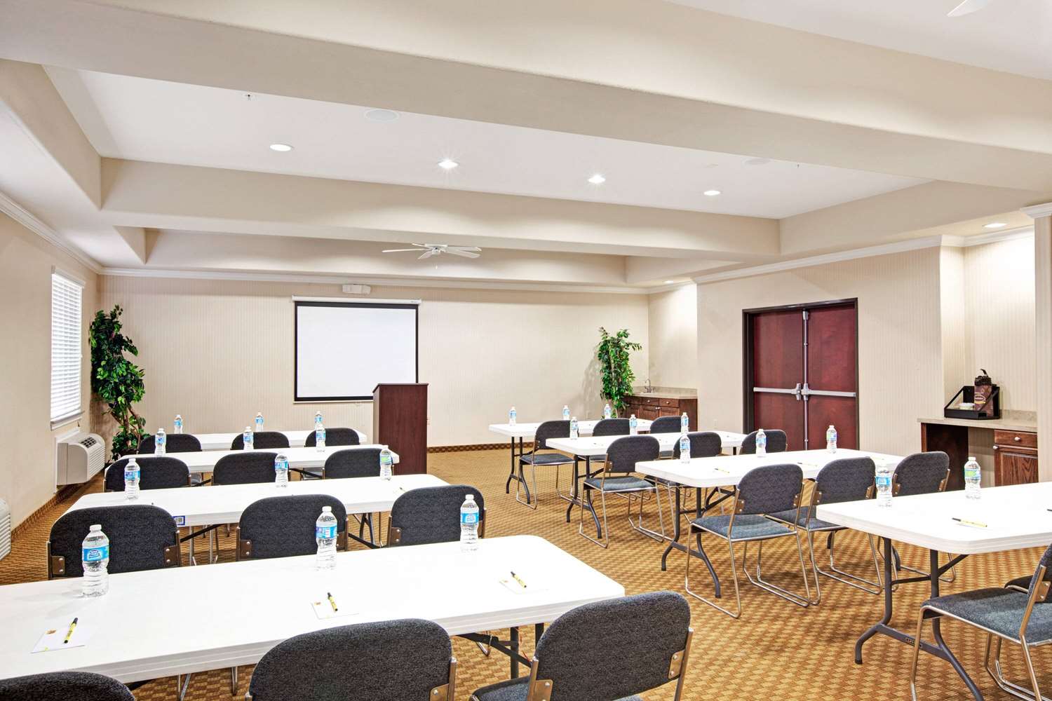 Super 8 by Wyndham IAH West/Greenspoint 23/31