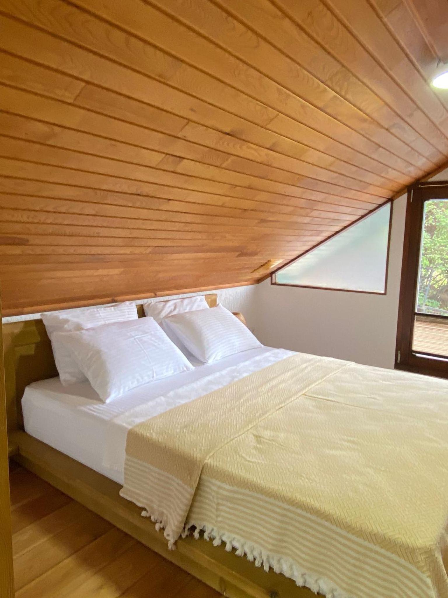 2 Bedrooms, House