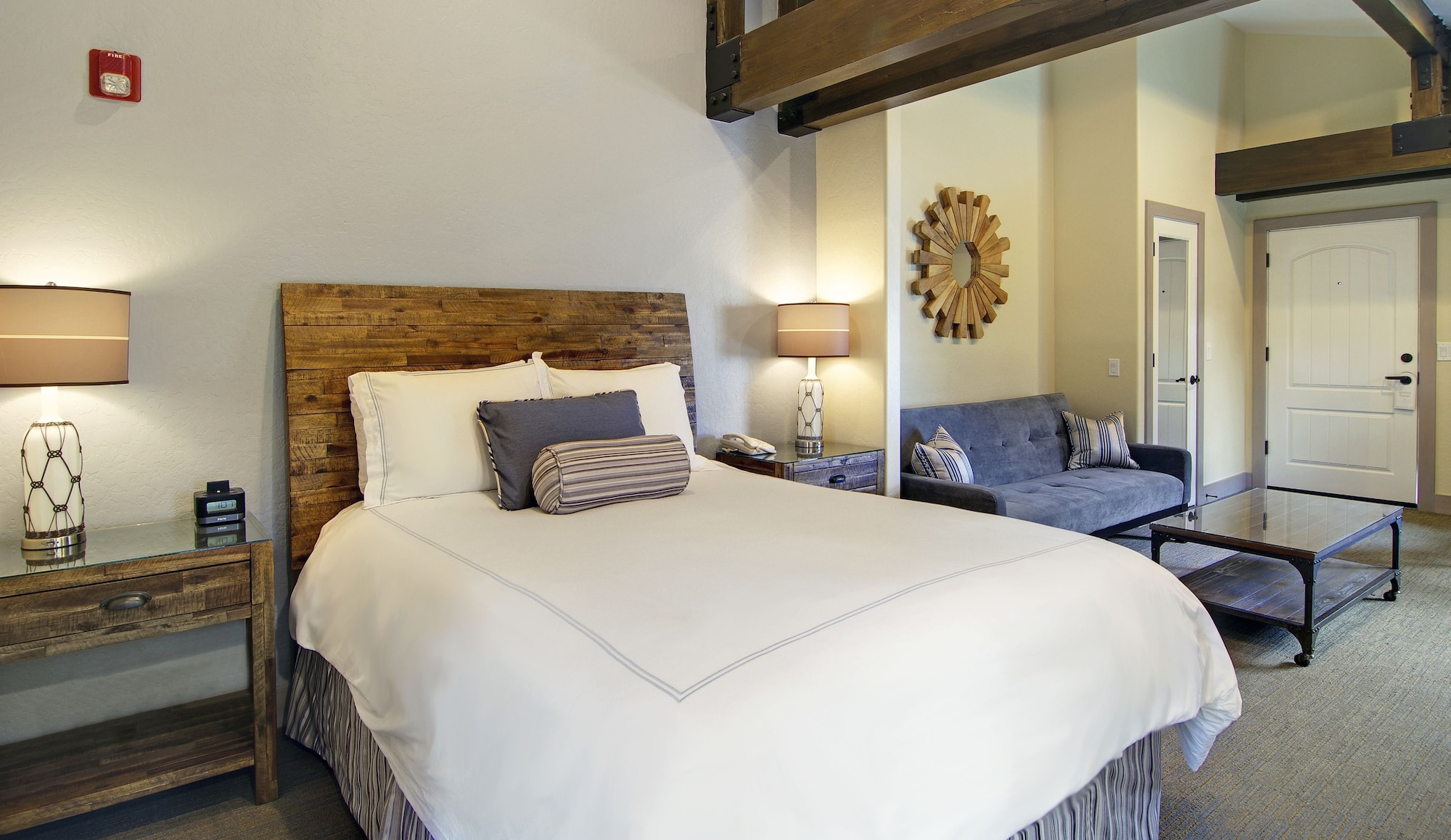Point Montara, Suite, Queen Bed, Partial Ocean View