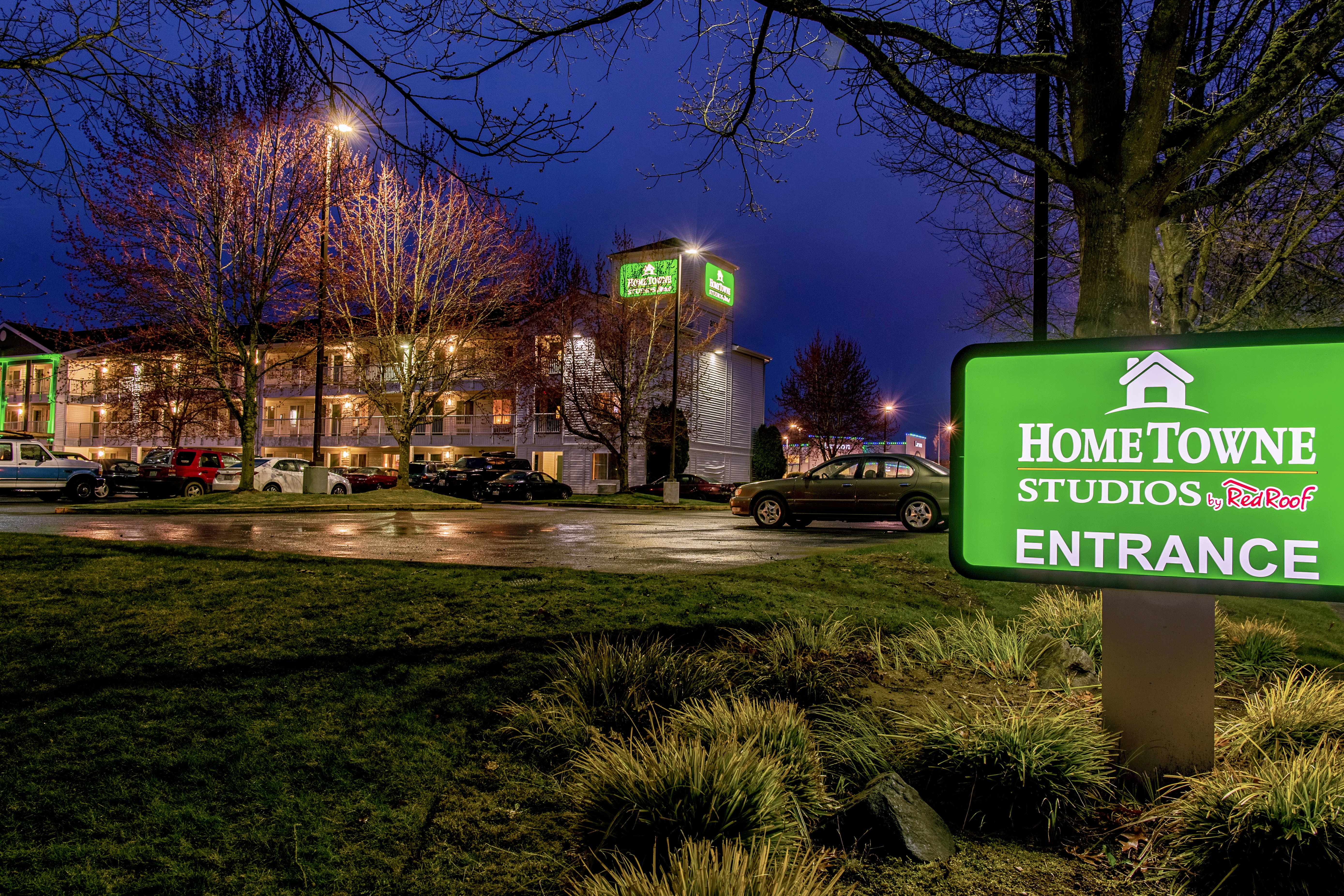 HomeTowne Studios by Red Roof Tacoma - Puyallup 4/30