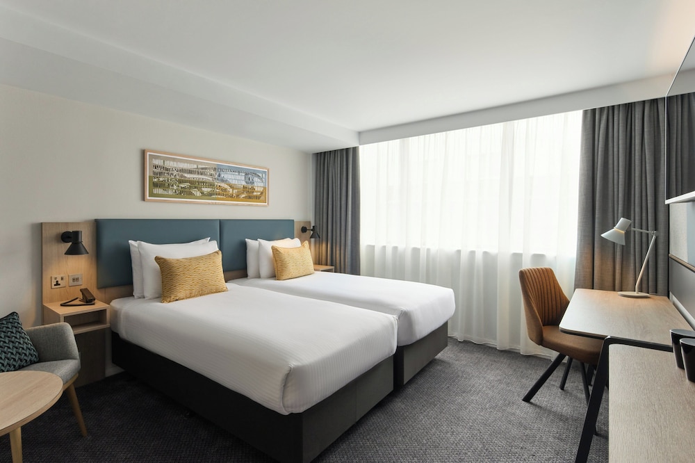 Standard, Twin Beds, Holiday Inn London - Bloomsbury by IHG 3/10