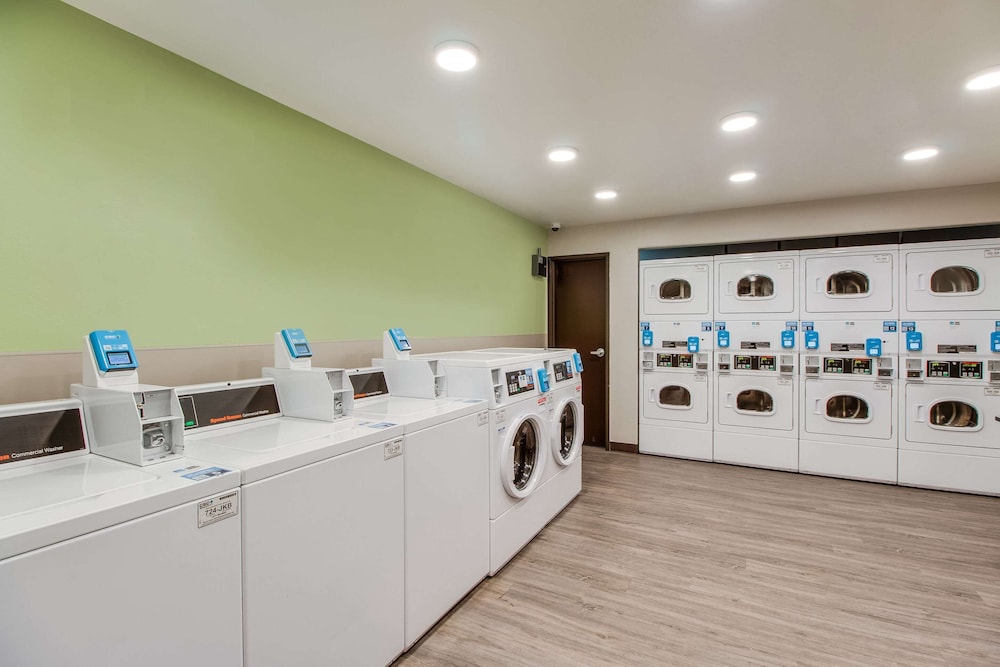 WoodSpring Suites Bakersfield Airport 8/27