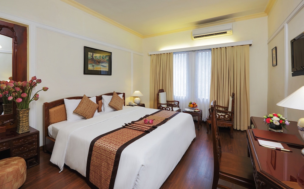 Royal Hotel Saigon 26/70