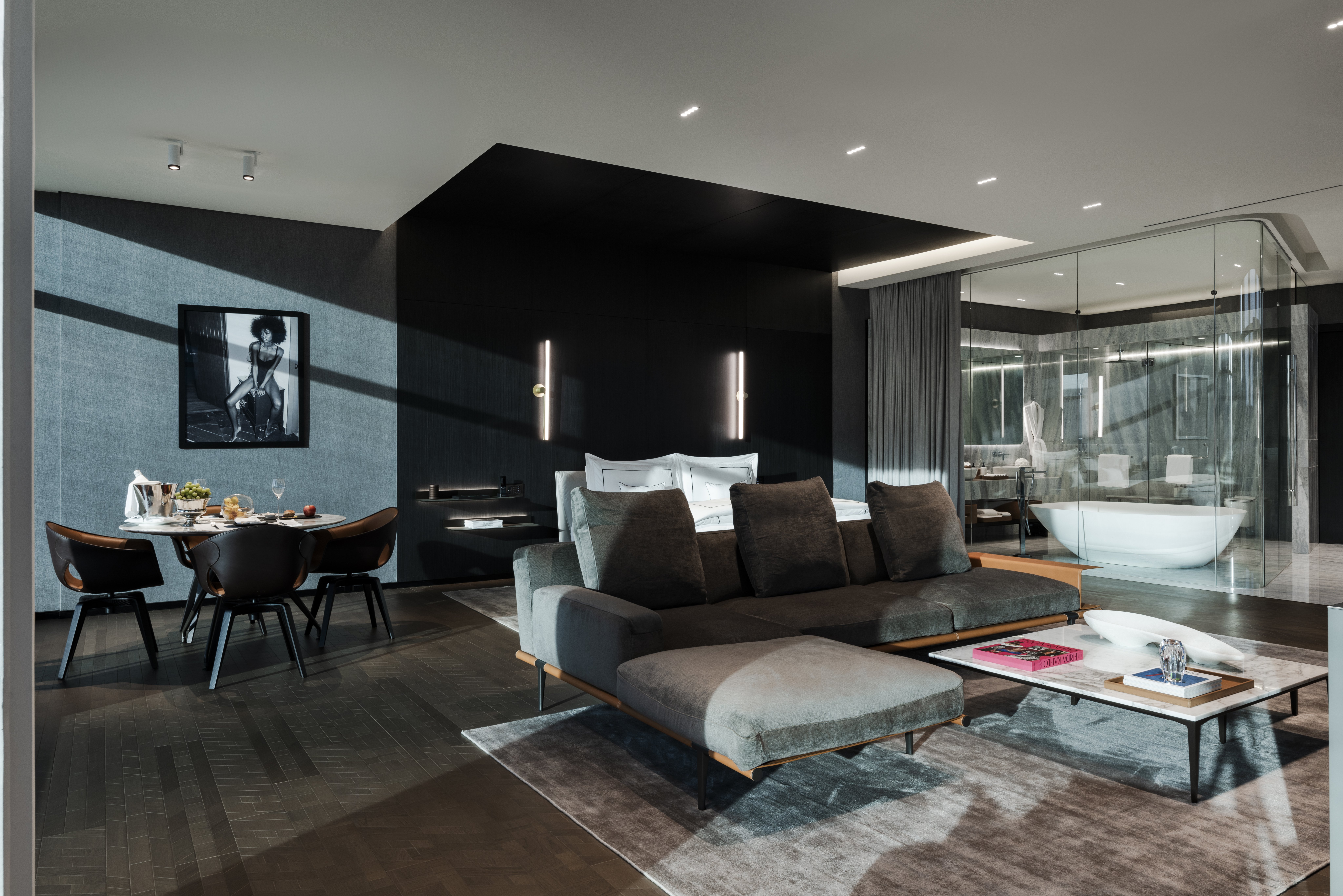 ALEXANDER HOTEL 44/60