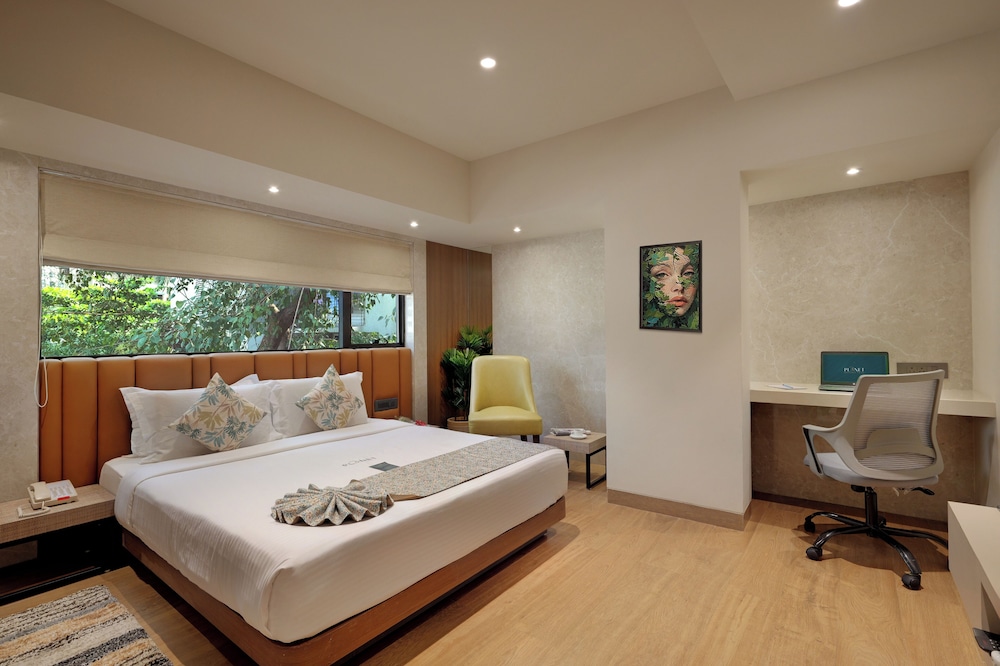Oyo Premium 091 Vile Parle East 24/50
