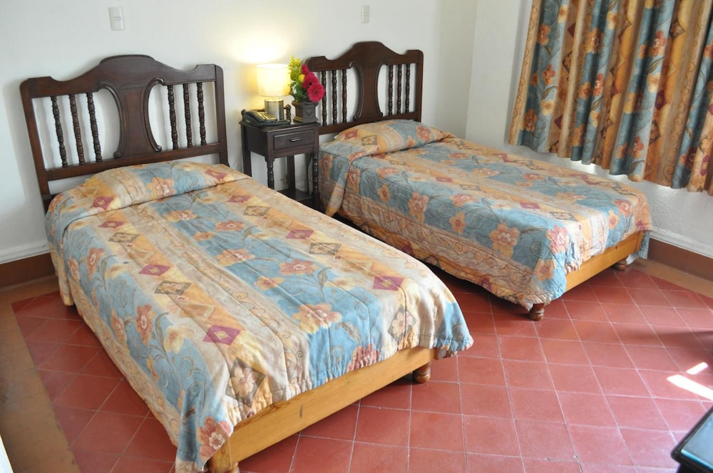 HOTEL 5A AVENIDA 12/34