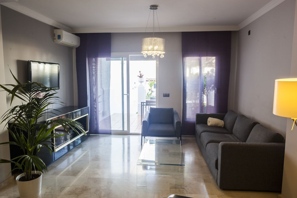 Hostal Abril 45/59