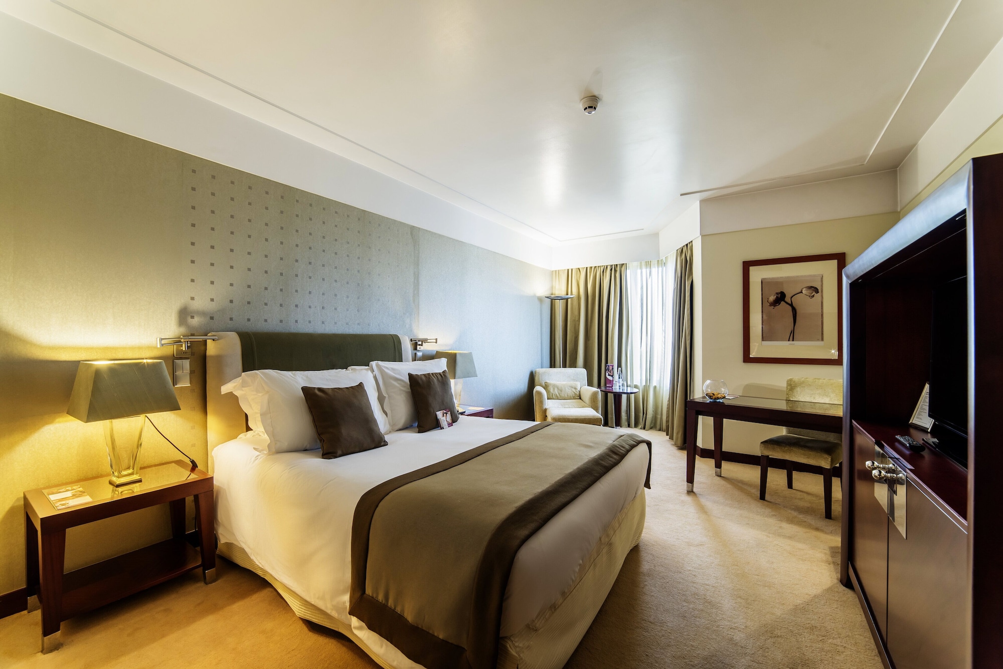 Diplomat, Suite, King Bed