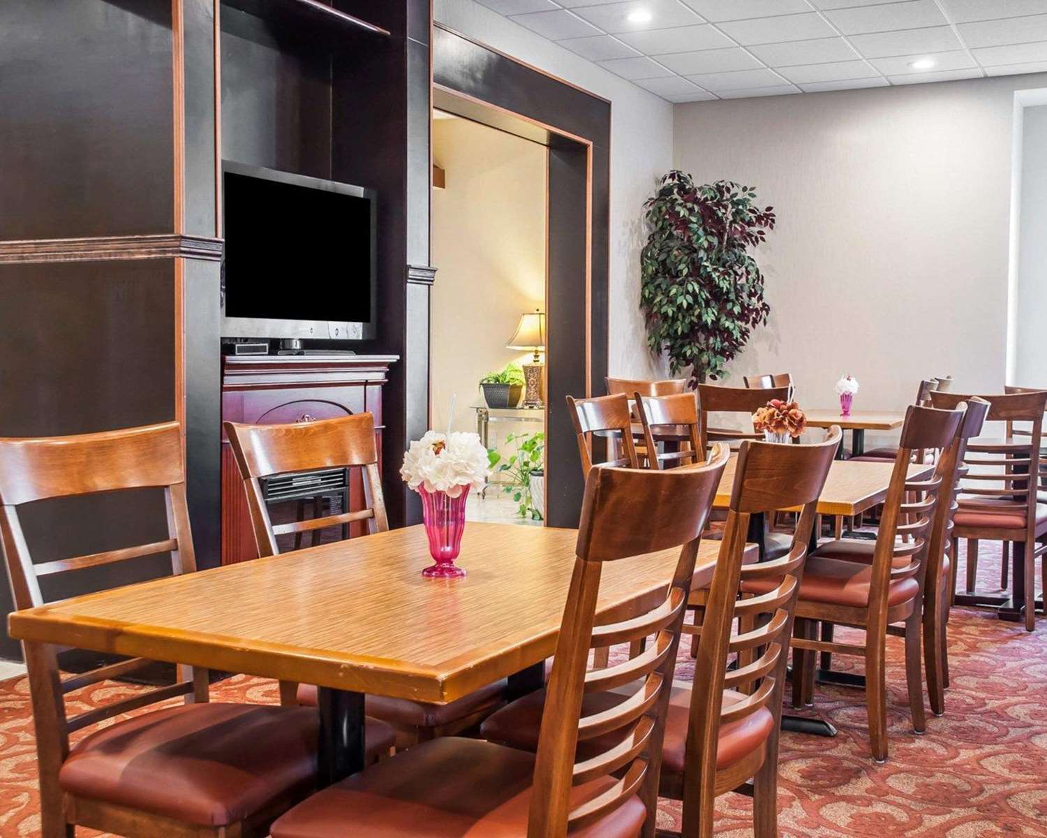 Quality Inn Buffalo Airport 27/28