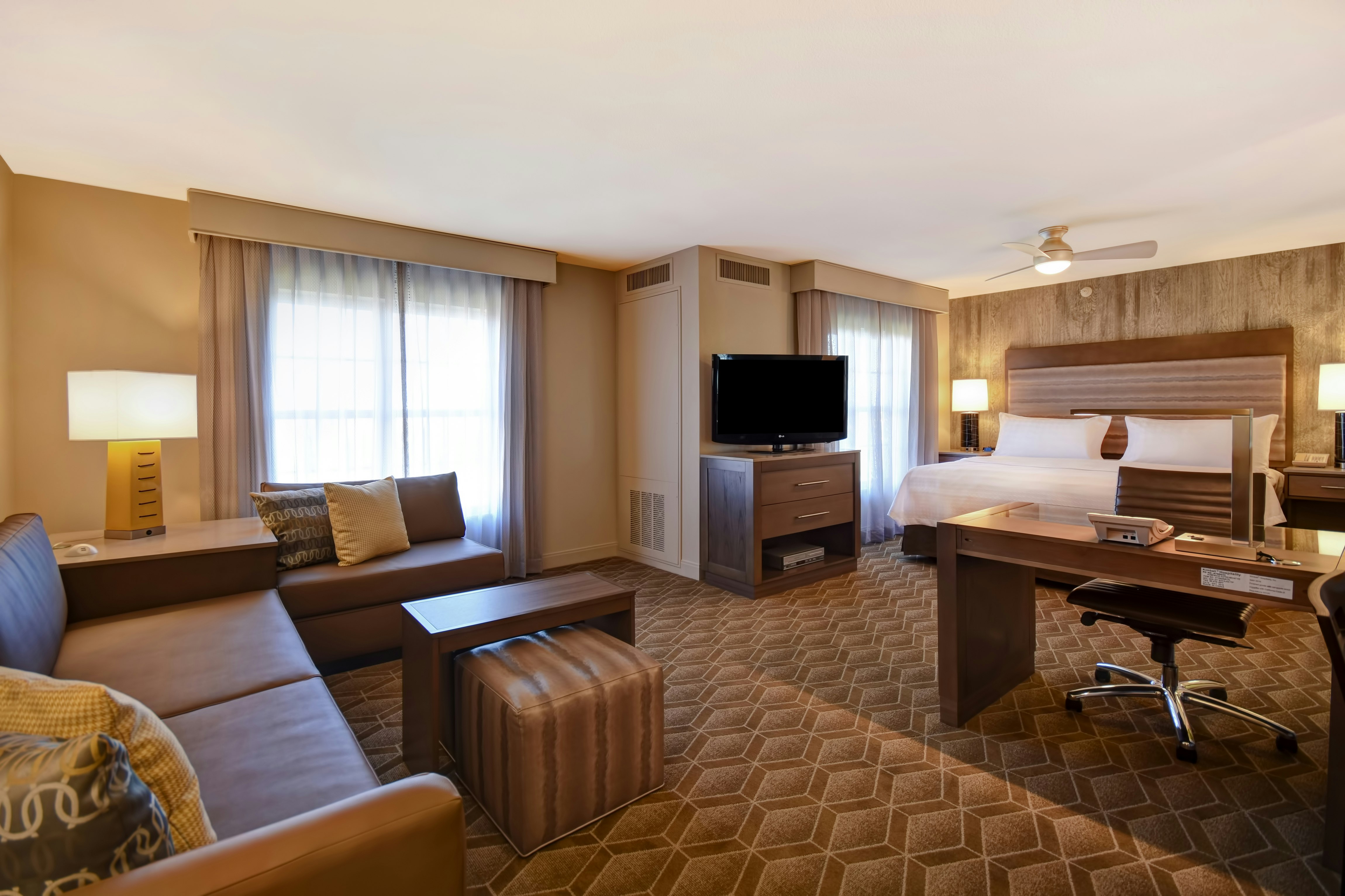 STUDIO, SUITE, KING BED