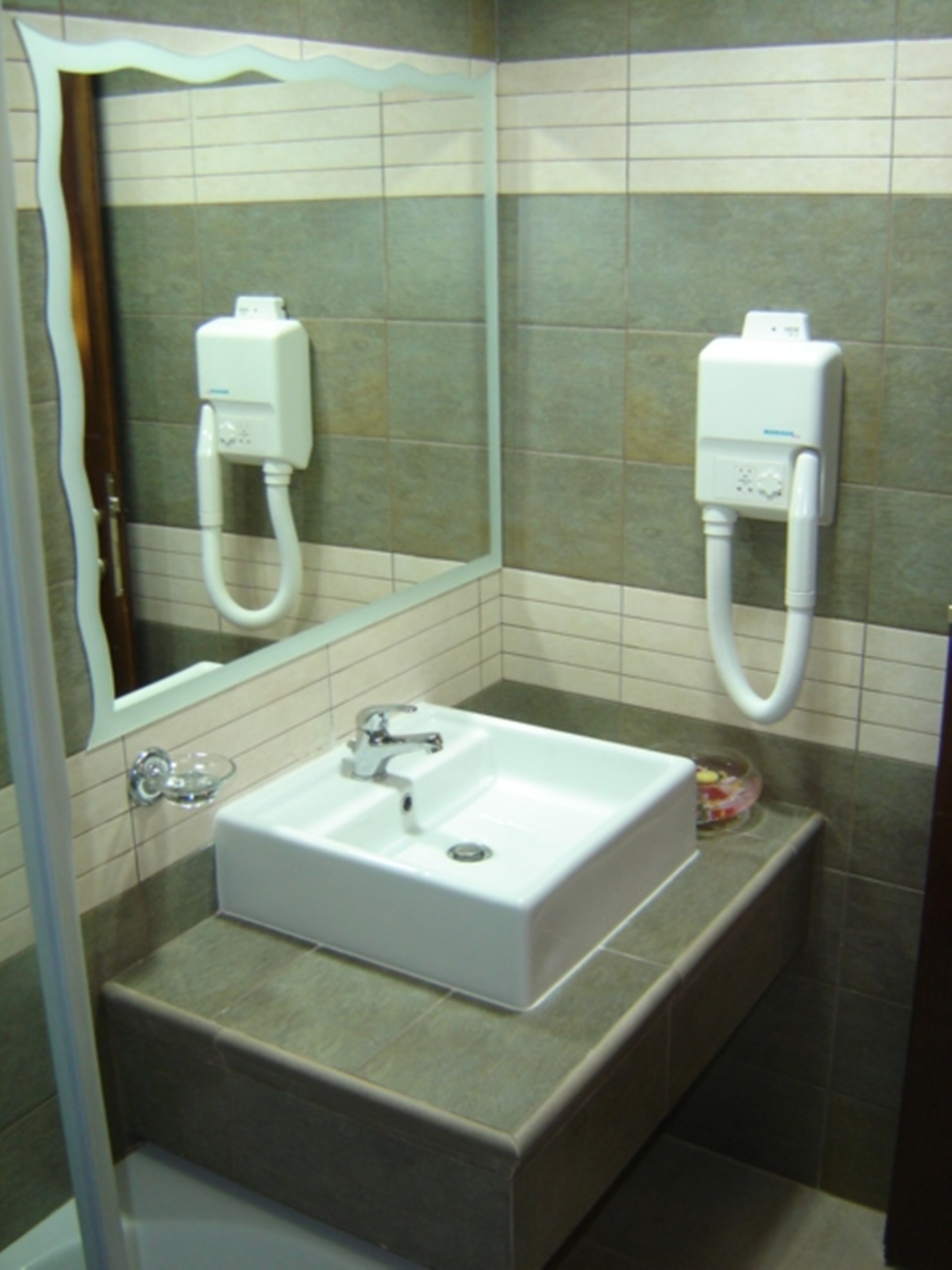 Sacallis Inn Beach Hotel 48/50