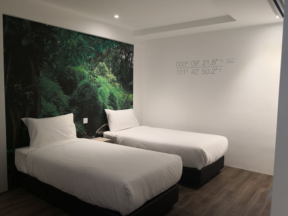 Deluxe, Twin Beds, No Window