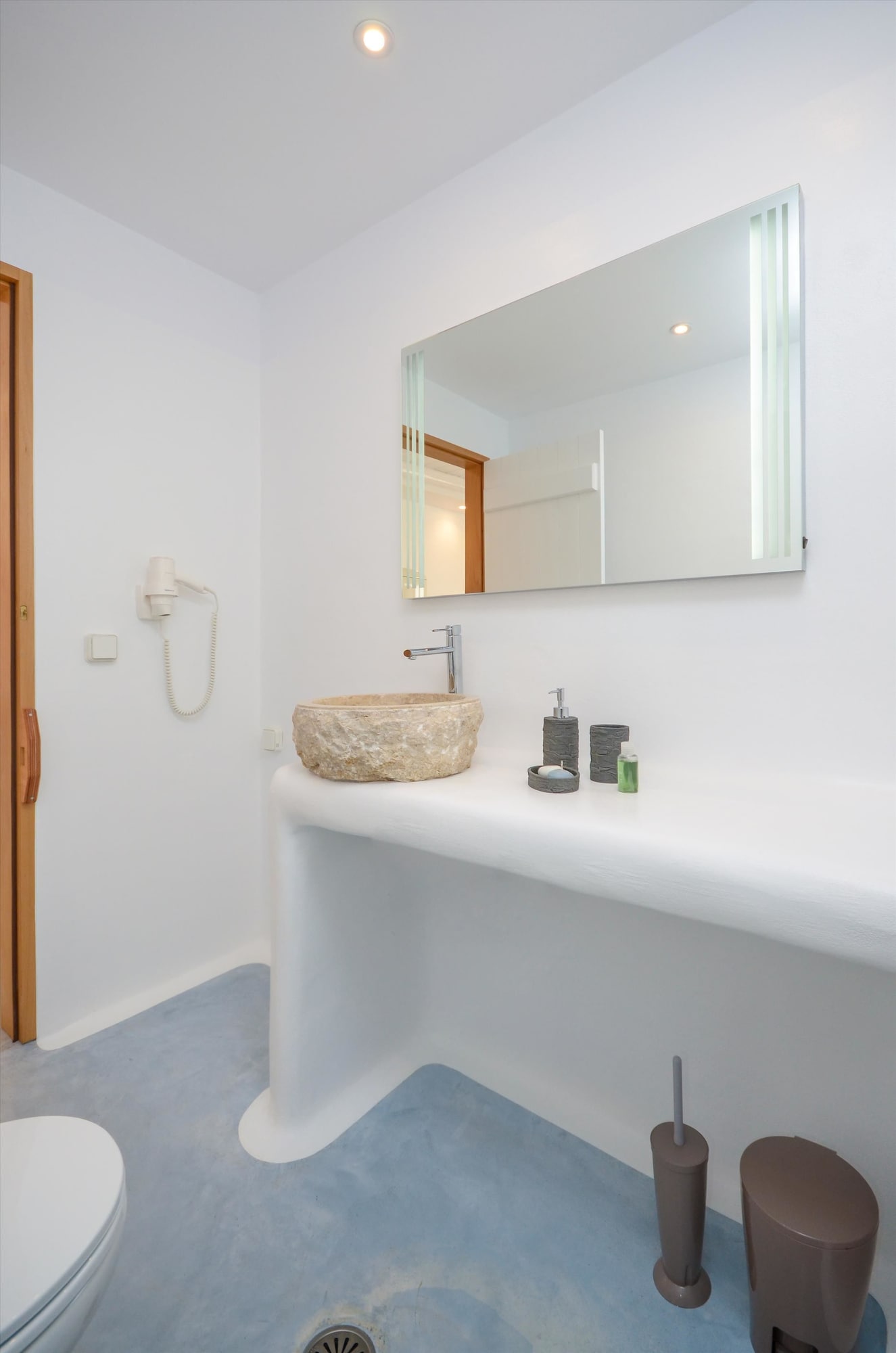 SUITE, QUEEN BED