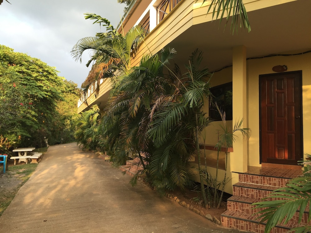 Baan Ing Khao Resort 40/50